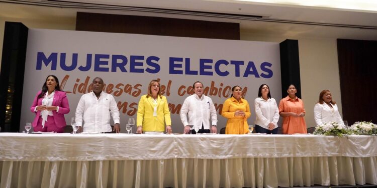 Comando de Campaña de Mujeres del PRM reconoce a 59 féminas electas al poder legislativo