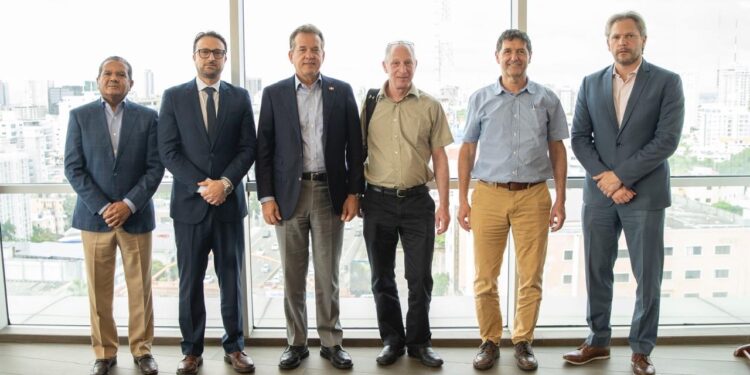 Ministro Bisonó se reúne con ejecutivos de empresa israelí Elcam Medical que se instalará en RD con una inversión de 80 millones de dólares