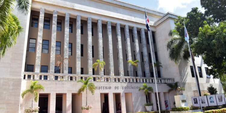 Ministerio de Educación cierra año escolar 2023-2024 con un balance positivo y cargado de logros
