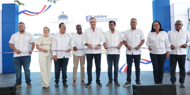Abinader inaugura rehabilitadas obras hidráulicas, un comedor económico y el play Paso Cibao en Hato Mayor