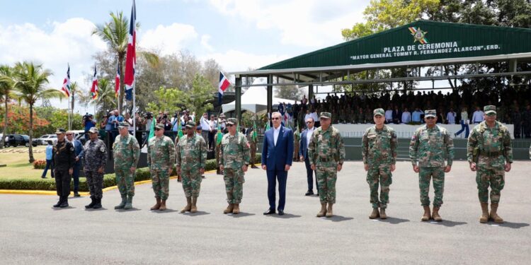 Presidente Abinader entrega 44 nuevos vehículos al Ejército, que incrementan capacidad de movilidad en 1,200 soldados más a cualquier punto del país