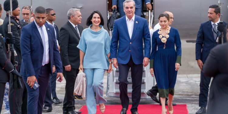 Presidente Abinader arriba a Panamá para la toma de posesión del mandatario electo, José Raúl Mulino