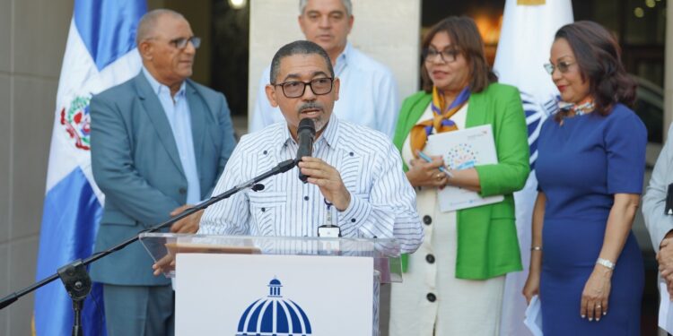 Minerd conmemora el 65 aniversario de la expedición de Constanza, Maimón y Estero Hondo