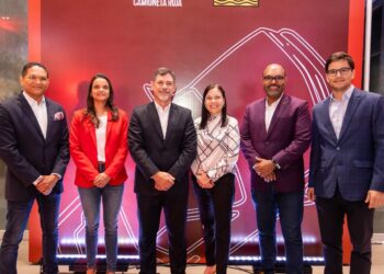 Santo Domingo Motors presenta tercera temporada del podcast «La Camioneta Roja»