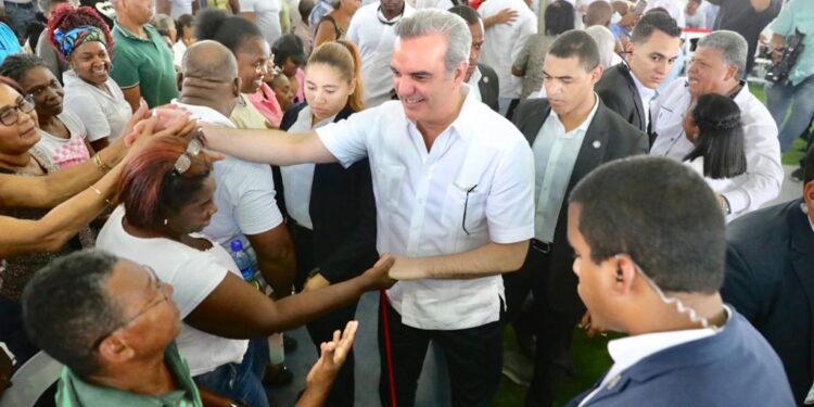 Presidente Abinader encabezará siete inauguraciones de obras y entregará nuevas viviendas este fin de semana en el Gran Santo Domingo