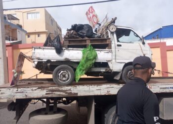 ASDN aclara vendedor intentó agredir a policías municipales durante incidente en avenida Hermanas Mirabal