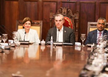 Presidente Abinader encabeza consejo de ministros y directores para evaluar resultados en sectores como la economía, el empleo y la salud