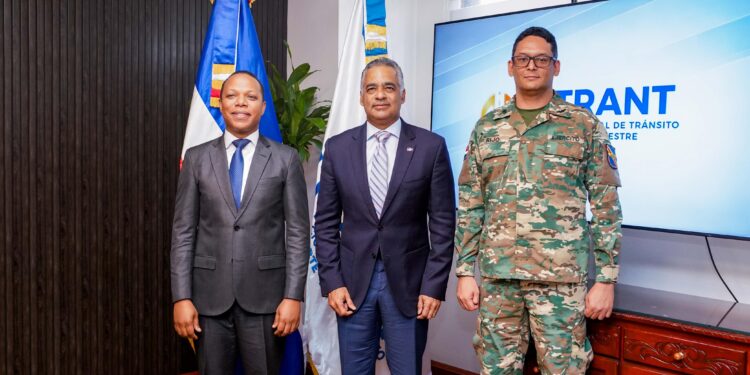 Ministro Santos Echavarría juramenta a Milton Morrison como nuevo director del Intrant