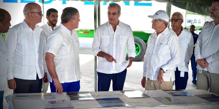 Presidente Abinader inaugura muelle auxiliar y deja iniciados trabajos para proyectos energéticos en Manzanillo, Montecristi