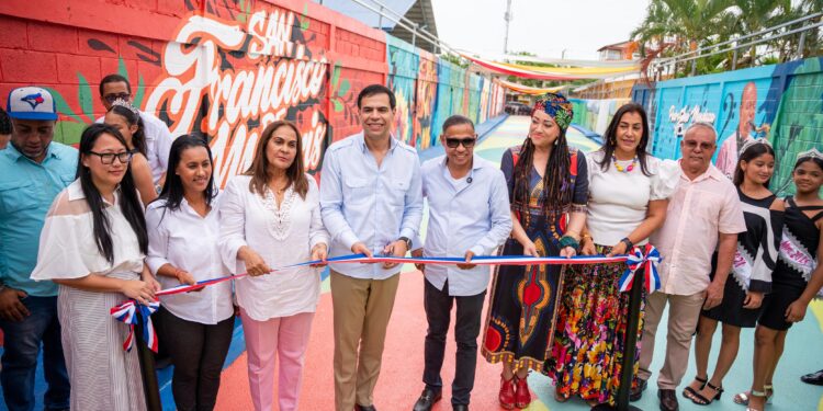 Roberto Ángel encabeza lanzamiento de la Ruta de Arte Urbano con 6,507.4 m² en provincia Duarte