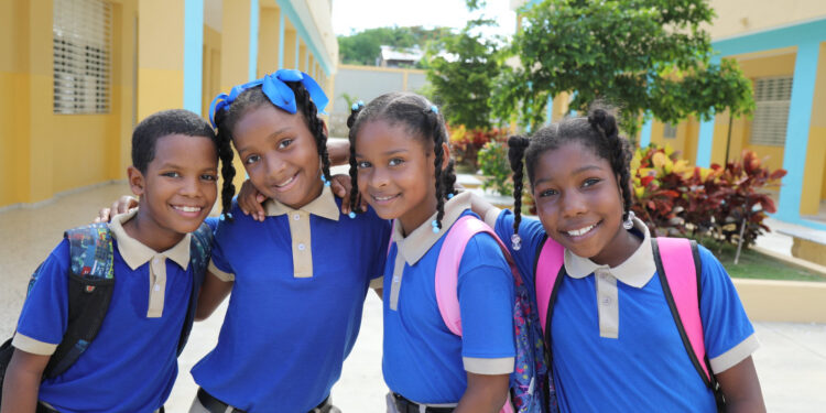 Gobierno simplifica trámite de inscripción de estudiantes en los centros educativos