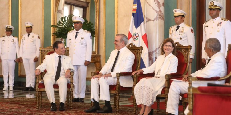 Presidente Luis Abinader recibe cartas credenciales de siete nuevos embajadores