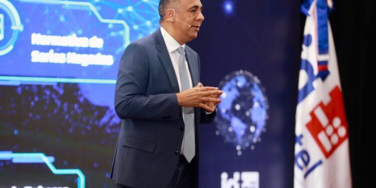 Nelson Arroyo: “En estos cuatro años el país se ha colocado como referente de la región en el desarrollo de las telecomunicaciones”