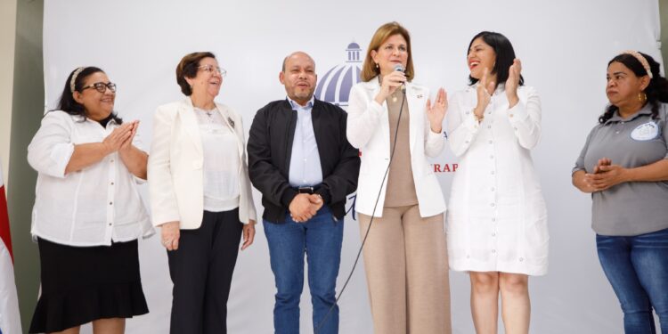 Vicepresidenta inaugura infraestructuras educativas, comunitarias y de gestión energética en el Cibao