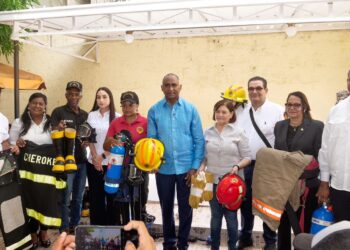 Senador Julito Fulcar a través del Index entrega equipos a las tres dotaciones de bomberos de la Provincia Peravia