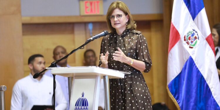 Vicepresidenta pide a todos los sectores de la sociedad trabajar junto al gobierno en la promoción de la ciencia y la tecnología