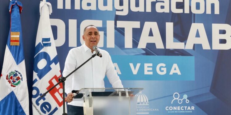 Nelson Arroyo destaca proyecto de Indotel en apoyo a la tecnología educativa