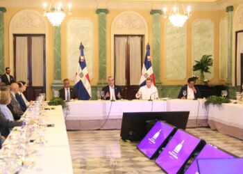 Abinader comparte logros y avances del sistema de contrataciones públicas con cuerpo diplomático y representantes de organismos internacionales acreditados en el país