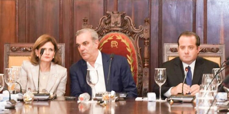 Presidente Abinader y vicepresidenta encabezan Consejo de Ministros y Directores y tratan sobre la ética