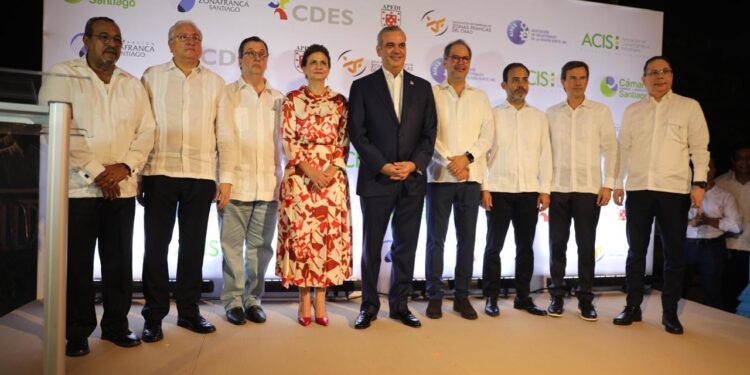 Presidente Luis Abinader reafirma compromiso con el desarrollo de Santiago y el Cibao