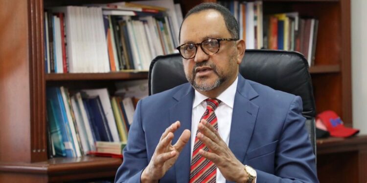 Consultor jurídico revela que cargo de procurador sería inamovible por dos años tras reforma constitucional