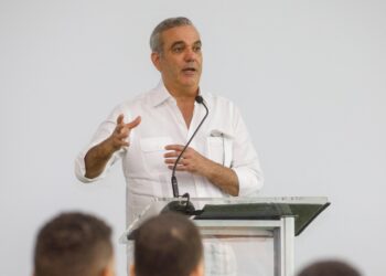 Presidente Abinader asegura seguirá escuchando a todos los sectores para solución problemas de la gente