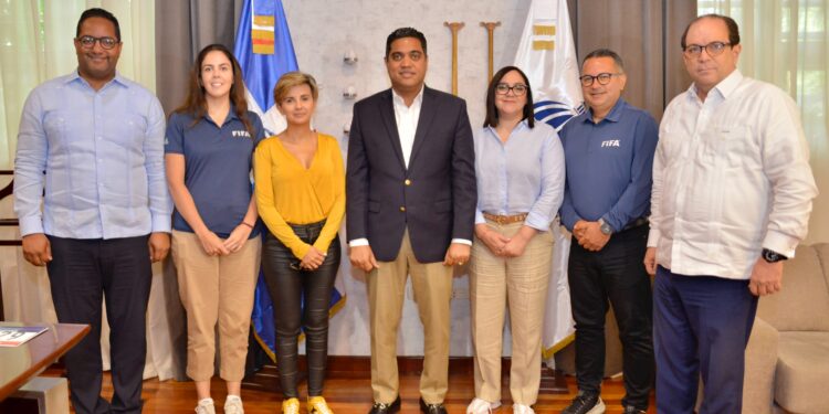 Cruz reafirma apoyo del Gobierno al Mundial Femenino de Fútbol Sub-17