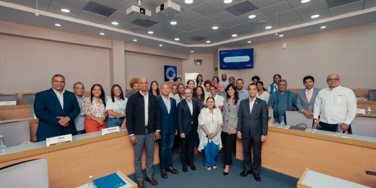 Banco Popular ofrece charla de finanzas personales a periodistas y comunicadores