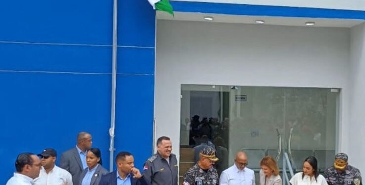 Vicepresidenta de la República inaugura nuevo y moderno destacamento policial en Ensanche Luperón