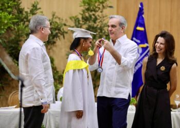 Presidente Luis Abinader Encabeza 7ma Graduación en Ciudad Santa María, Santiago.