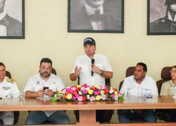 Ministro Paliza promueve turismo sostenible en Luperón