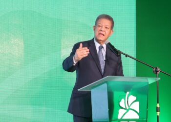 Leonel Fernández alerta sobre amenazas a la seguridad y la privacidad de la gente