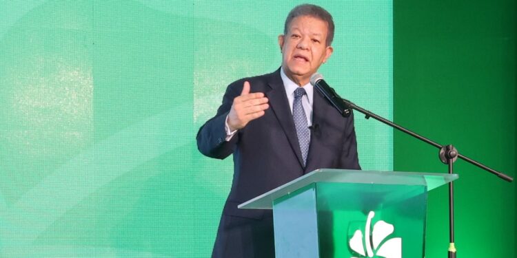 Leonel Fernández alerta sobre amenazas a la seguridad y la privacidad de la gente