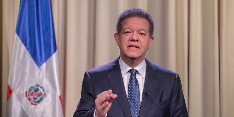 Leonel acusa de incoherente al gobierno del PRM: “van más de 400 mil visas a haitianos en lo que va del 2024 pese a cierre de consulados”