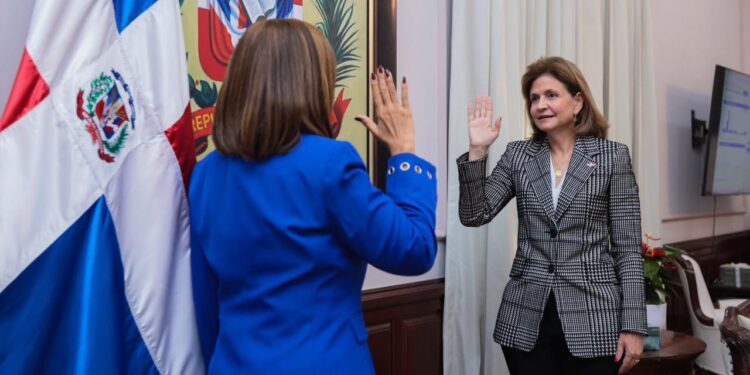 Raquel Peña juramenta a Ligia Pérez como presidenta del Conani
