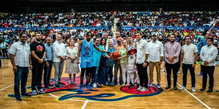 Titanes de San Cristóbal derrotan Reales de la Vega para poner serie a su favor