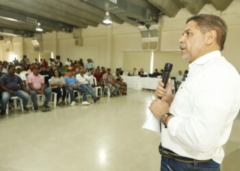 Limber Cruz entrega más de 50 millones a productores agropecuarios San Francisco de Macorís