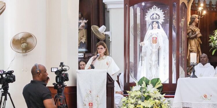 Raquel Peña asiste a celebraciones en el Santo Cerro por Día de las Mercedes