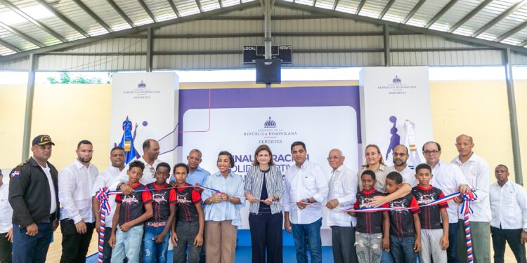 Vicepresidenta Raquel Peña y ministro de Deportes, Kelvin Cruz, entregan obras deportivas en Montecristi