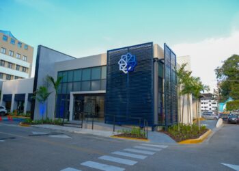 Grupo Universal renueva centro atención en la avenida Lope de Vega