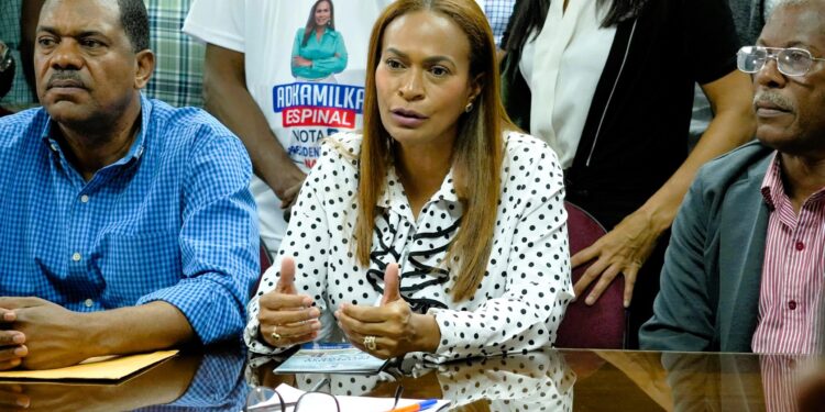 Adhamilka Espinal exige al presidente Abinader detener embargos a las cuentas de la ADP