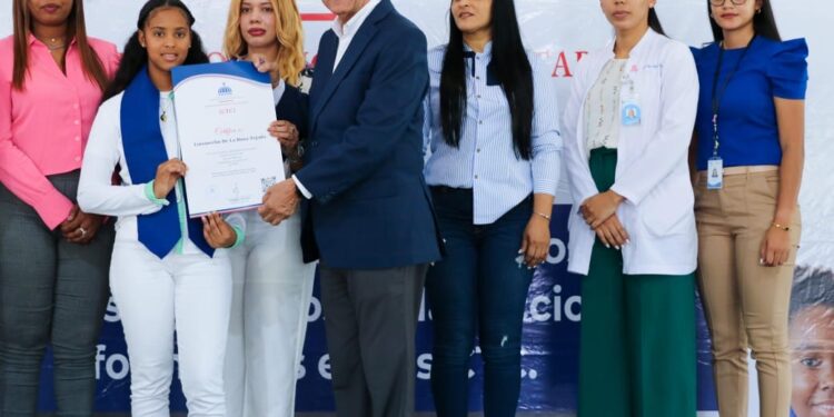 CTC impactan a 700 Jóvenes en Monción con capacitación en habilidades digitales y emprendimiento