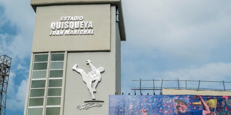 Edesur habilita dos circuitos al Estadio Quisqueya Juan Marichal para estabilizar el suministro de energía eléctrica