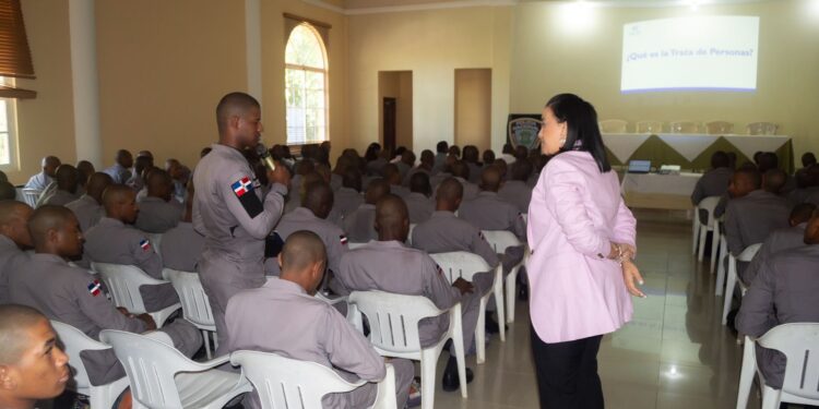 Aspirantes a rasos policiales de la 143 promoción avanzan ciclo de formación