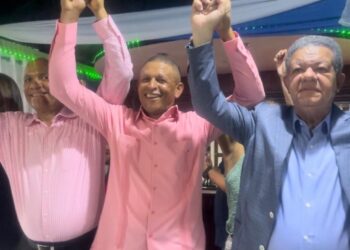 Bolívar Díaz y otros dirigentes de Ocoa se suman a la Fuerza del Pueblo