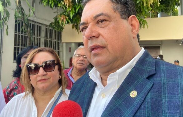 Comisión Electoral proclama a Jhon Richard Paniagua como nuevo presidente del Colegio de Notarios