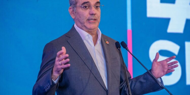 Presidente Abinader presenta avances en abastecimiento y acceso de medicamentos de Promese/Cal