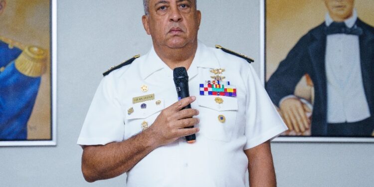 Vicealmirante Lee Ballester afirma eje principal será reforzar el control migratorio en todo el pais