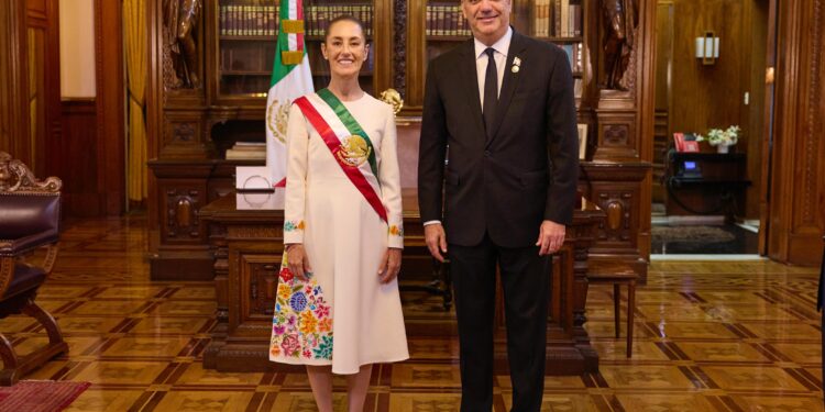 Presidente Abinader y la nueva presidenta de México conversan sobre fortalecimiento de las relaciones entre ambos países