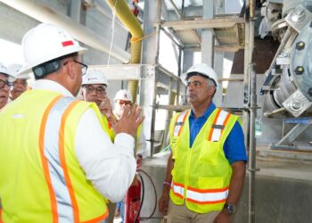 Ministro Joel Santos supervisa avances de trabajos de Central Térmica Manzanillo Power Land